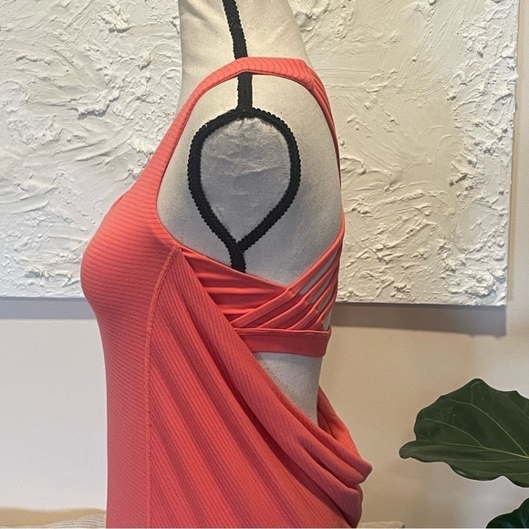 Lululemon Women's Wild Tank Top Strappy Coral Stripes size 6 Yoga Workout - Picture 5 of 9